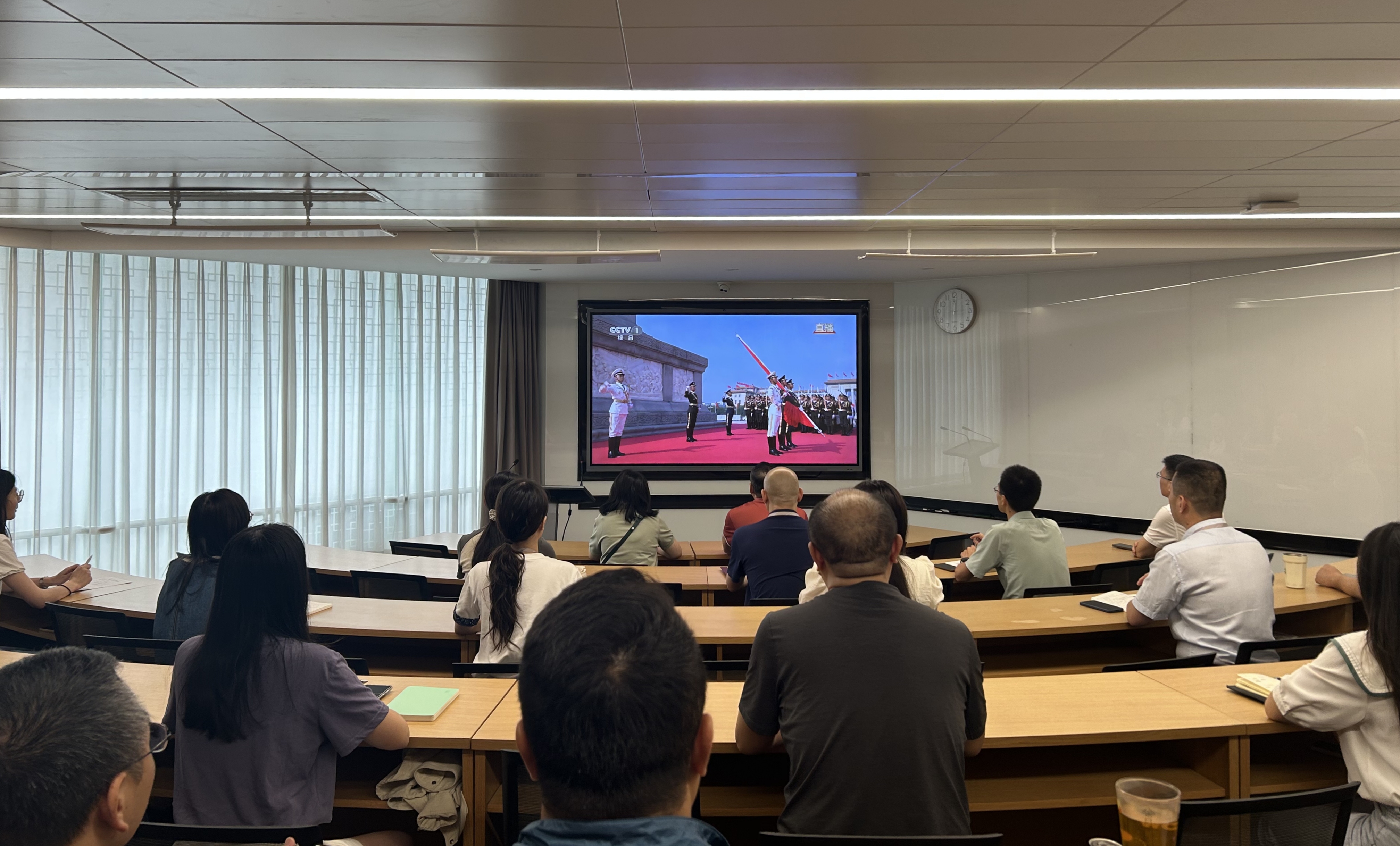 四川中砝黨支部組織觀看 抗戰(zhàn)勝利80周年紀(jì)念大會暨閱兵儀式